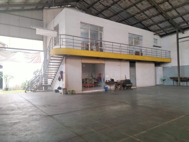 Rumah dan Ruang Usaha di Mainroad Kopo