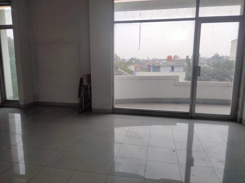 Rumah dan Ruang Usaha di Mainroad Kopo