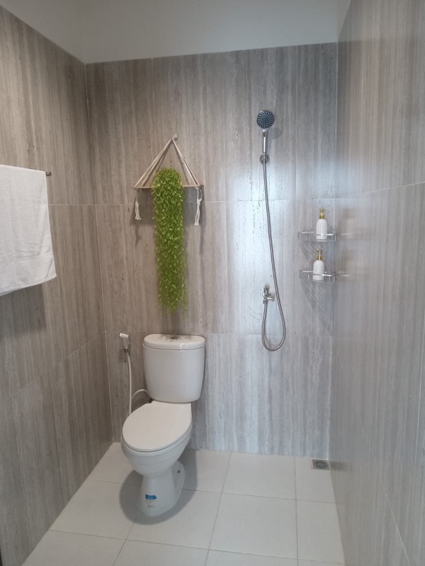 "Tropiska Harmoni Park: Oase Tropis di Jantung Kota Bekasi."