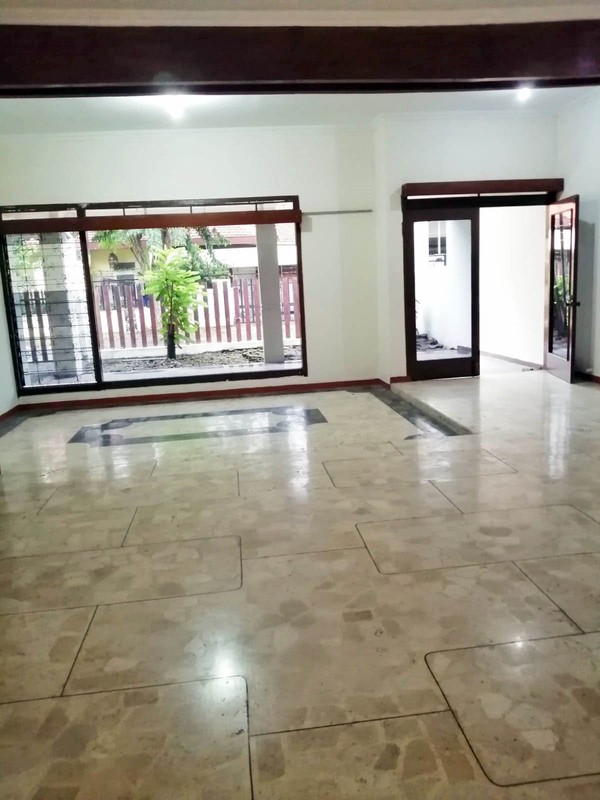 Rumah di Jemur Andayani, bisa untuk rumah tinggal/kantor, row jalan lebar - WNA -