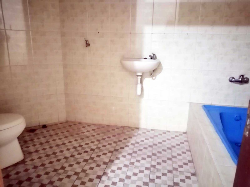 Rumah di Jemur Andayani, bisa untuk rumah tinggal/kantor, row jalan lebar - WNA -