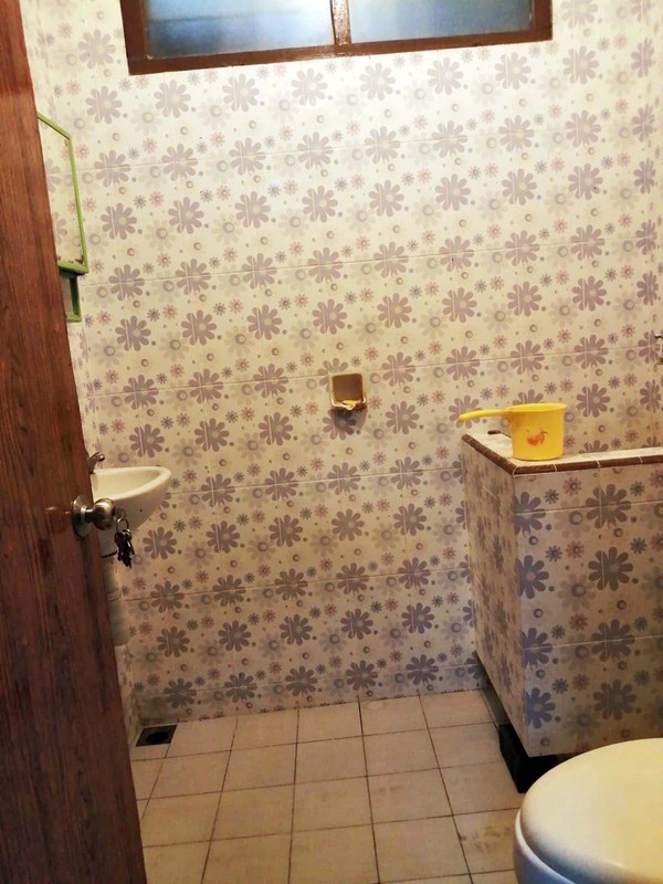 Rumah di Jemur Andayani, bisa untuk rumah tinggal/kantor, row jalan lebar - WNA -