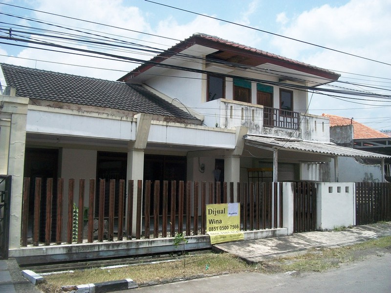 Rumah di Jemur Andayani, bisa untuk rumah tinggal/kantor, row jalan lebar - WNA -