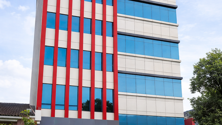 Gedung Komersial 5 Lantai di Kawasan Premium Menteng