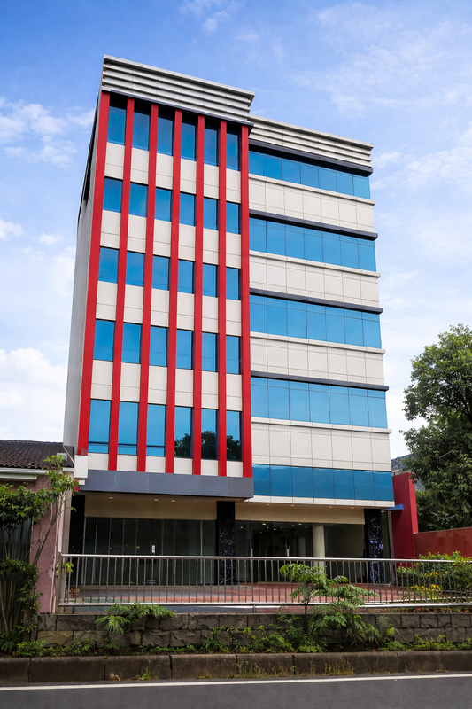 Gedung Komersial 5 Lantai di Kawasan Premium Menteng