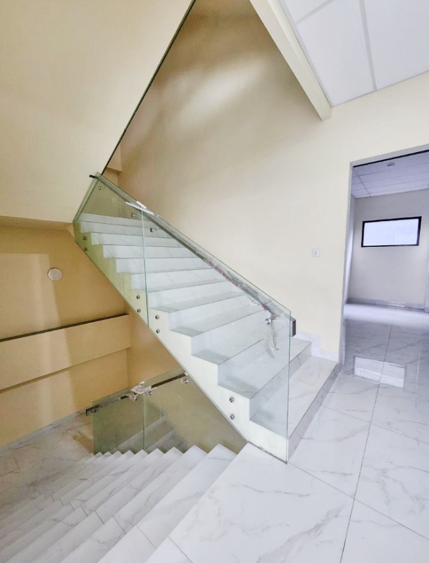 Gedung Komersial 8,5 Lantai di Lebak Bulus - Lokasi Strategis Jakarta Selatan