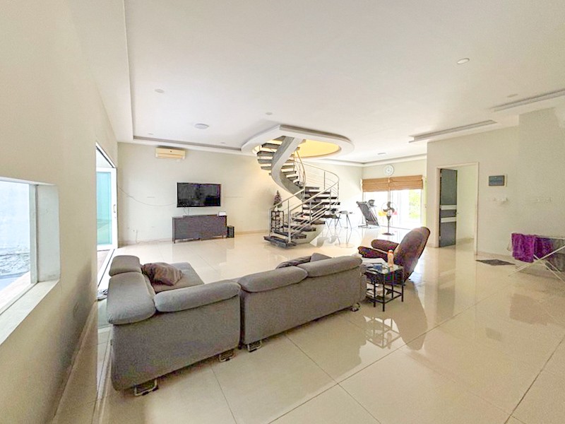 Rumah Nyaman di Pantai Indah Kapuk (PIK).