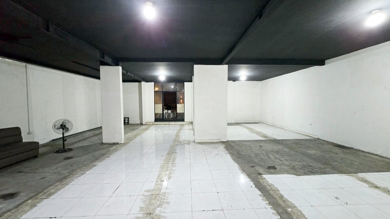 Kantor / Tempat Usaha di Raya Nginden Surabaya Timur, Strategis, Cocok Untuk Cafe / Resto / Kantor / Bank / Klinik dsb...