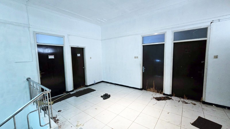 Kantor / Tempat Usaha di Raya Nginden Surabaya Timur, Strategis, Cocok Untuk Cafe / Resto / Kantor / Bank / Klinik dsb...