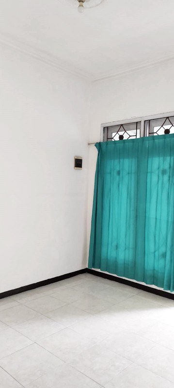 Rumah di Semampir Tengah Surabaya Timur, Strategis Dekat Merr, supermarket, pertokoan, perkantoran, Universitas, RS Gotong Royong - EA -