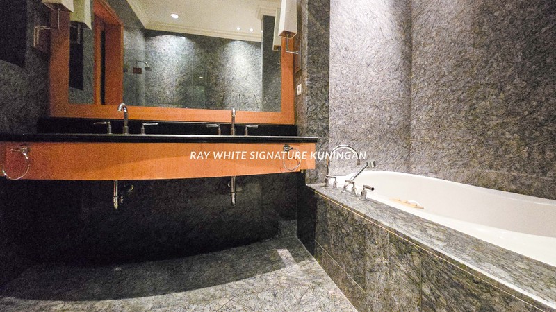 Apartemen Airlangga Ritz Carlton Mega Kuningan Semi Furnished 
