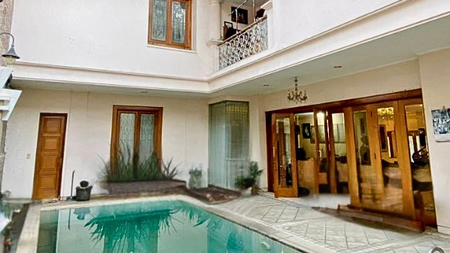 Mansion Mewah 3 Lantai di Sektor 1 Bintaro Jakarta Selatan - Hook, Kolam Renang, SHM, Furnished, Akses Tol 5 Menit