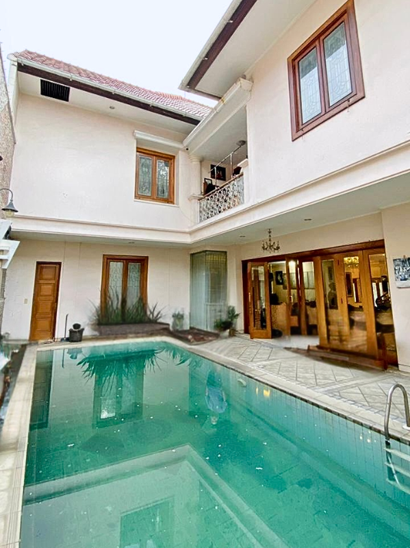 Mansion Mewah 3 Lantai di Sektor 1 Bintaro Jakarta Selatan - Hook, Kolam Renang, SHM, Furnished, Akses Tol 5 Menit