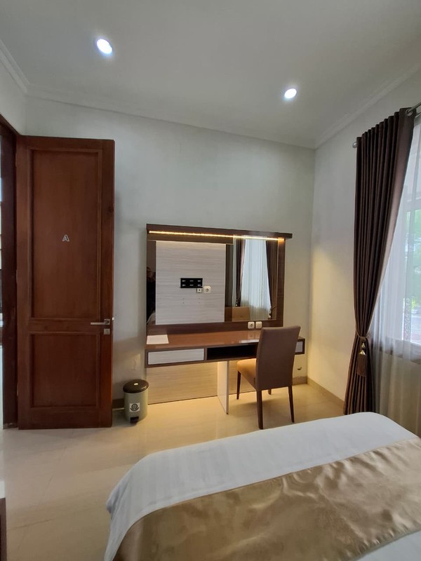 Hunian Mewah 2 Lantai Full Furnished di Dalam Perum Berada di Pusat Kota, Umbulharjo, Yogyakarta