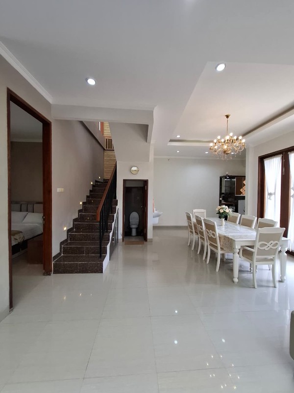 Hunian Mewah 2 Lantai Full Furnished di Dalam Perum Berada di Pusat Kota, Umbulharjo, Yogyakarta
