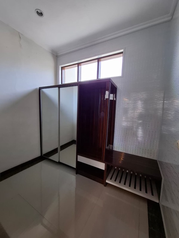 Hunian Mewah 2 Lantai Full Furnished di Dalam Perum Berada di Pusat Kota, Umbulharjo, Yogyakarta