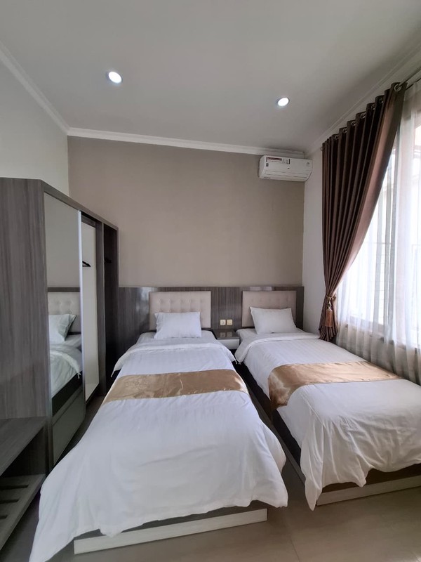 Hunian Mewah 2 Lantai Full Furnished di Dalam Perum Berada di Pusat Kota, Umbulharjo, Yogyakarta
