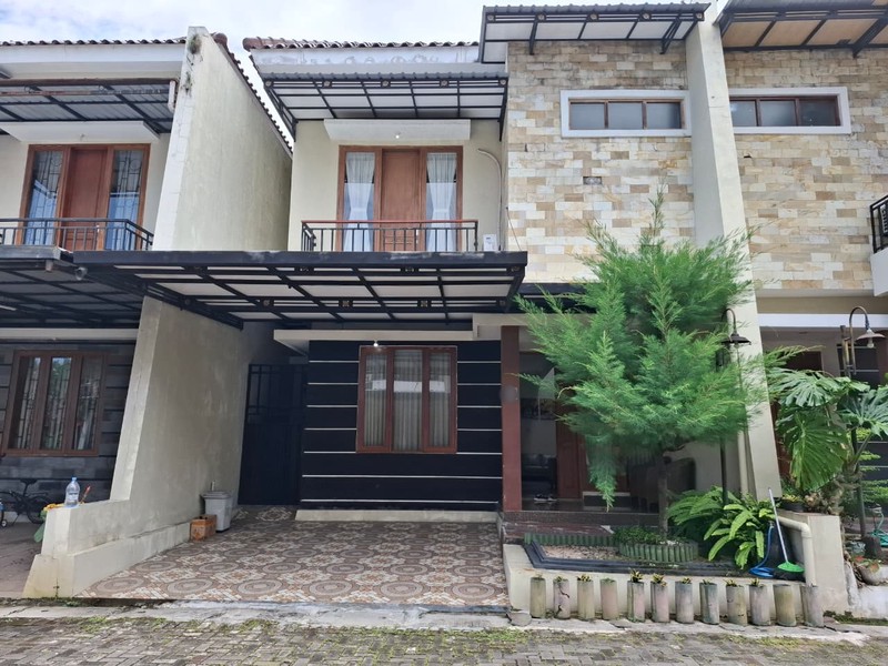 Hunian Mewah 2 Lantai Full Furnished di Dalam Perum Berada di Pusat Kota, Umbulharjo, Yogyakarta