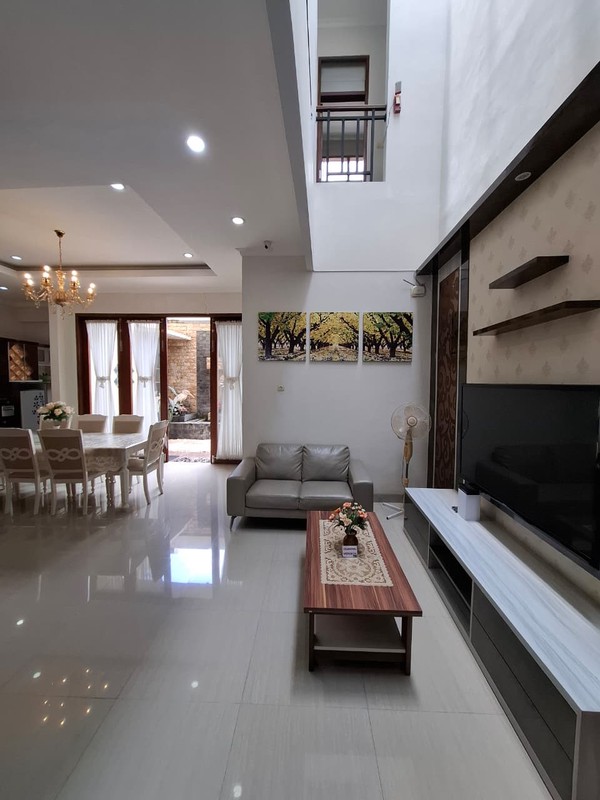 Hunian Mewah 2 Lantai Full Furnished di Dalam Perum Berada di Pusat Kota, Umbulharjo, Yogyakarta