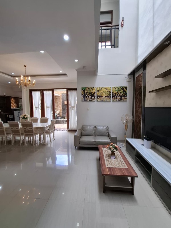 Hunian Mewah 2 Lantai Full Furnished di Dalam Perum Berada di Pusat Kota, Umbulharjo, Yogyakarta