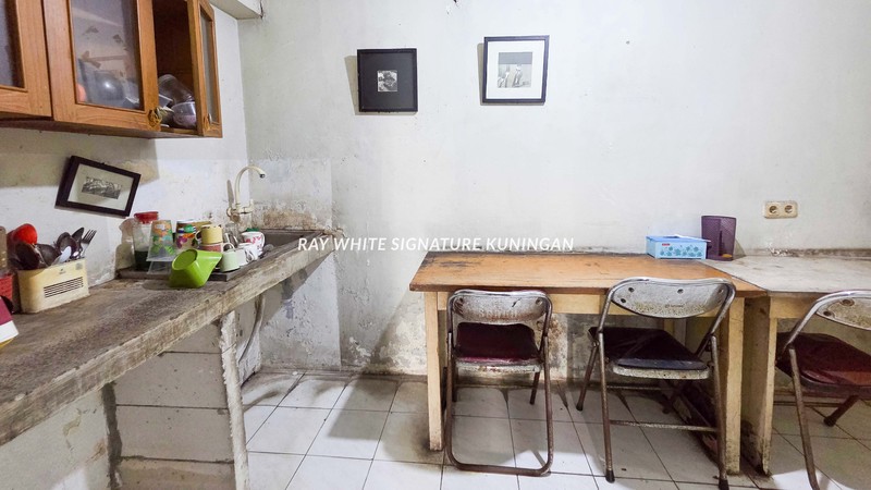 Rumah Posisi Hook di Tebet Barat Raya Cocok Untuk Bisnis