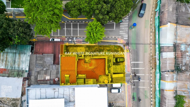 Rumah Posisi Hook di Tebet Barat Raya Cocok Untuk Bisnis