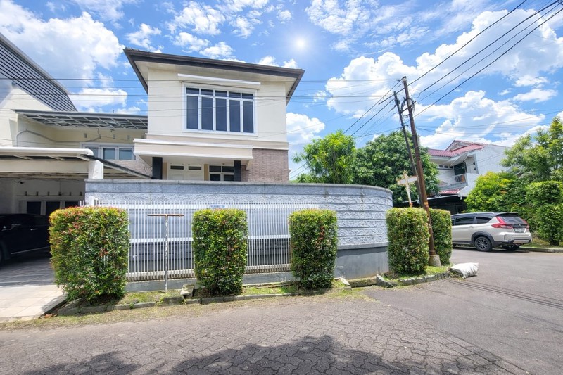 Rumah Siap Huni dengan Hunian Nyaman dan Asri @Bintaro.
