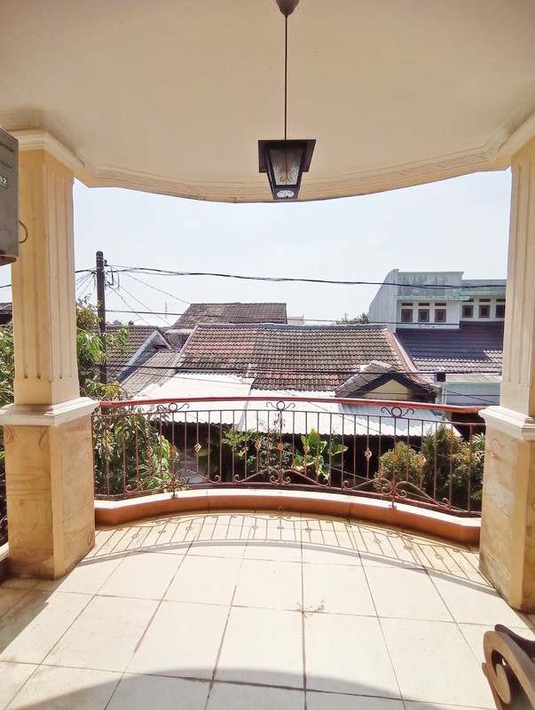 Rumah 2 lantai di Perum Bukit Indah Serua Ciputat