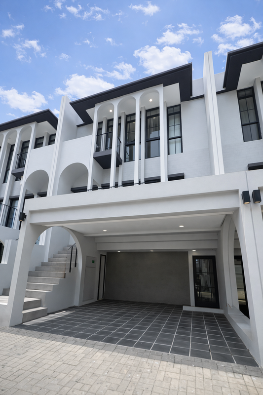 Rumah Modern di Greenwich Park Cluster Aether BSD City