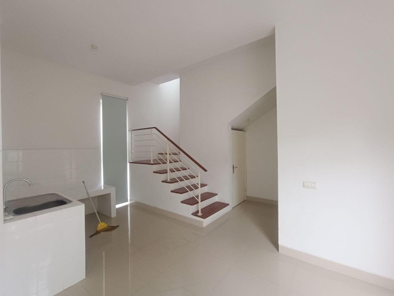 Jual Rumah Cantik 2Lantai Grand Harvest Surabaya Barat