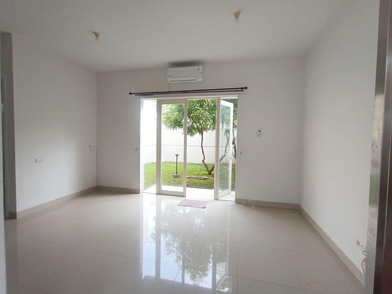 Jual Rumah Cantik 2Lantai Grand Harvest Surabaya Barat