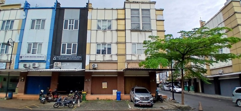 min. 1 th ruko strategis siap huni golden boulevard blok s bsd city serpong tangerang banten