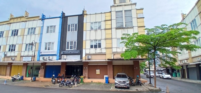 min. 1 th ruko strategis siap huni golden boulevard blok s bsd city serpong tangerang banten