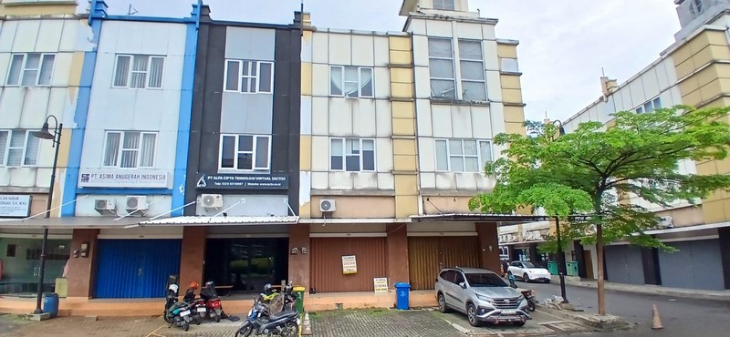 min. 1 th ruko strategis siap huni golden boulevard blok s bsd city serpong tangerang banten