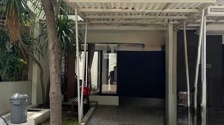 MURAH Rp.700 Jutaan Dijual Rumah North West Lake Citraland Surabaya Barat - Modern 2 Lantai BONUS SEMI Furnished - Taman Belakang Hijau Asri - Siap Huni dekat SMA Ciputra Kasih , Sekolah Citra Berkat,