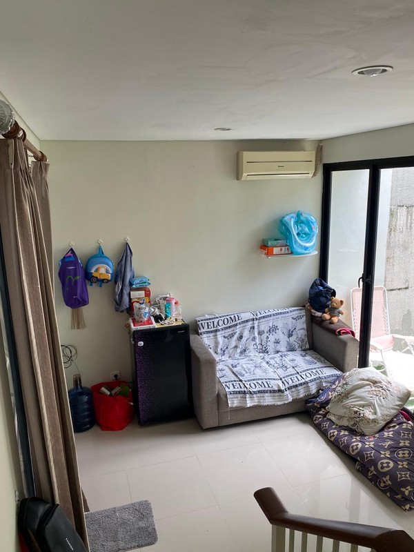 MURAH Rp.700 Jutaan Dijual Rumah North West Lake Citraland Surabaya Barat - Modern 2 Lantai BONUS SEMI Furnished - Taman Belakang Hijau Asri - Siap Huni dekat SMA Ciputra Kasih , Sekolah Citra Berkat,