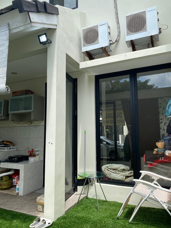 MURAH Rp.700 Jutaan Dijual Rumah North West Lake Citraland Surabaya Barat - Modern 2 Lantai BONUS SEMI Furnished - Taman Belakang Hijau Asri - Siap Huni dekat SMA Ciputra Kasih , Sekolah Citra Berkat,