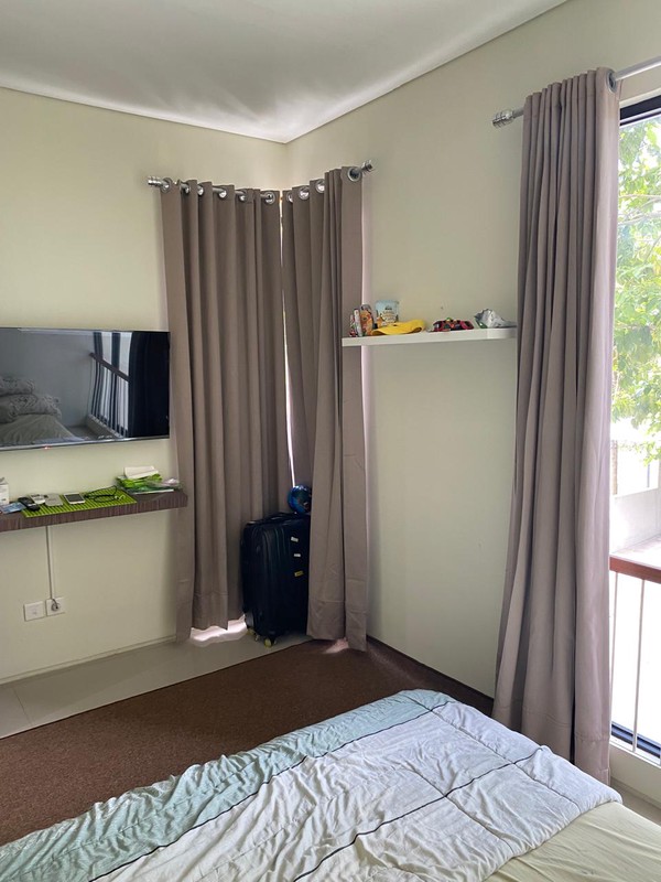 MURAH Rp.700 Jutaan Dijual Rumah North West Lake Citraland Surabaya Barat - Modern 2 Lantai BONUS SEMI Furnished - Taman Belakang Hijau Asri - Siap Huni dekat SMA Ciputra Kasih , Sekolah Citra Berkat,