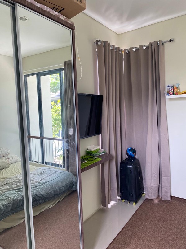 MURAH Rp.700 Jutaan Dijual Rumah North West Lake Citraland Surabaya Barat - Modern 2 Lantai BONUS SEMI Furnished - Taman Belakang Hijau Asri - Siap Huni dekat SMA Ciputra Kasih , Sekolah Citra Berkat,