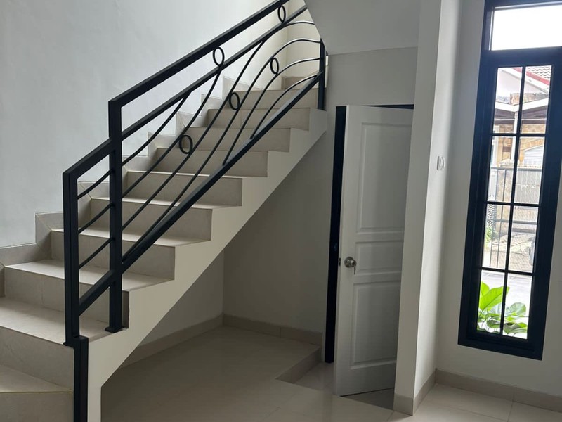 Dijual Rumah Keren 2 Lantai,  Grand New Design, High Material,  di Kompleks Megapolitan, Cinere, Depok. 