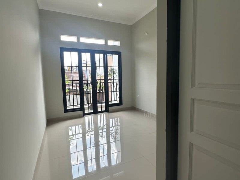 Dijual Rumah Keren 2 Lantai,  Grand New Design, High Material,  di Kompleks Megapolitan, Cinere, Depok. 