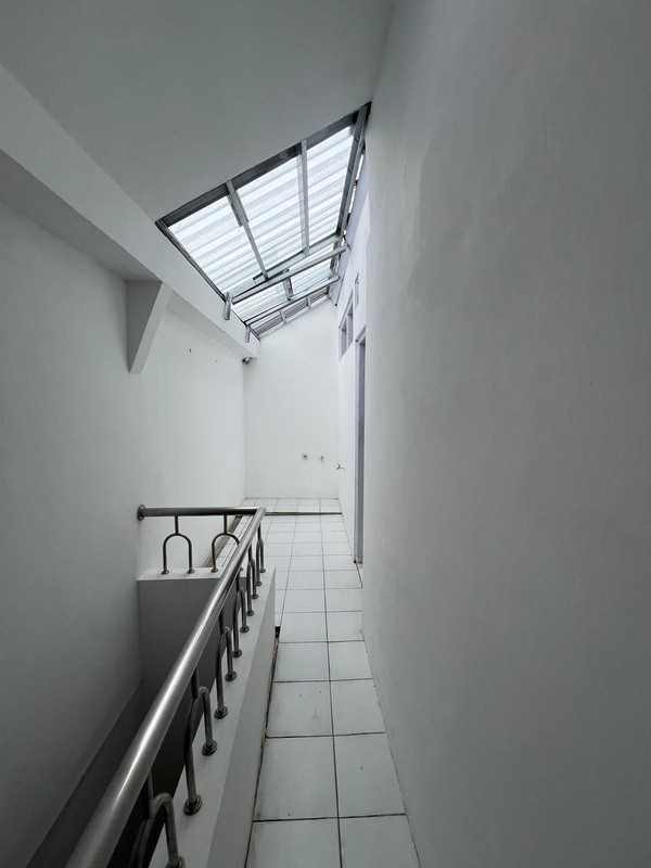 Di jual rumah baru di renovasi di Perum Beji Permai Tanah Baru Depok 