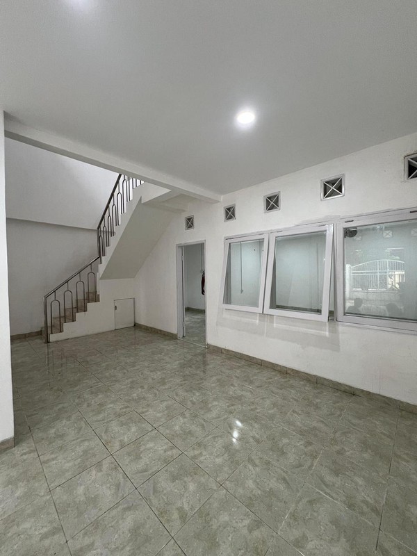 Di jual rumah baru di renovasi di Perum Beji Permai Tanah Baru Depok 