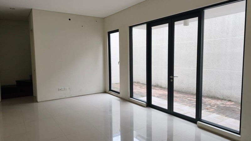 Jual Rumah 2 Lantai Northwest Lake Citraland Surabaya Barat