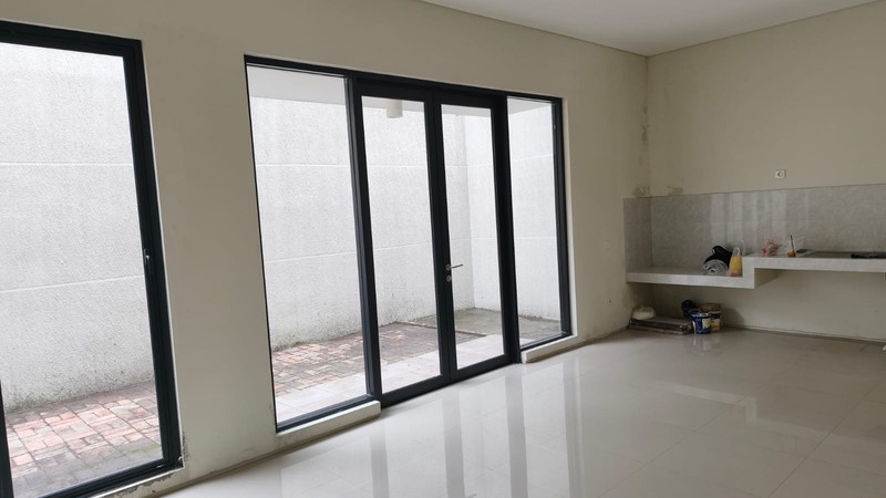 Jual Rumah 2 Lantai Northwest Lake Citraland Surabaya Barat