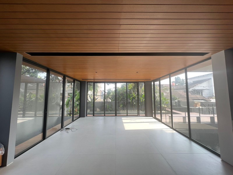 Rumah modern tropical kemang