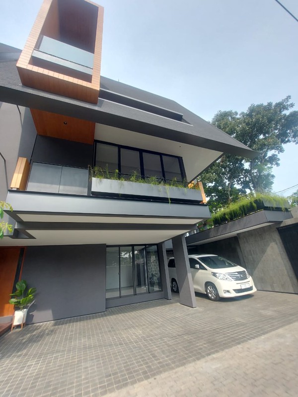 Rumah modern tropical kemang