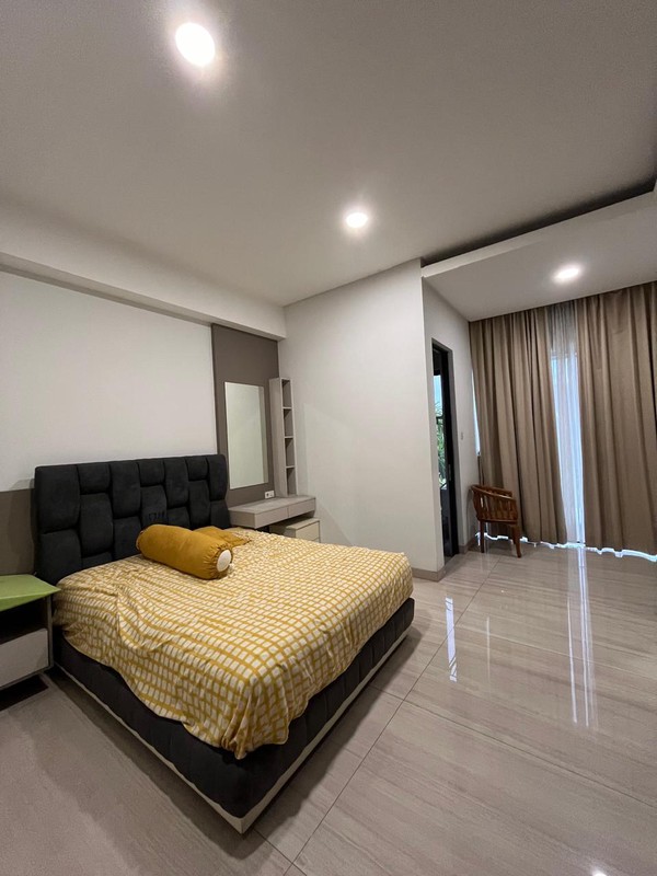 Jual Rumah 4 Lantai North Emerald Mansion Citraland Surabaya Barat