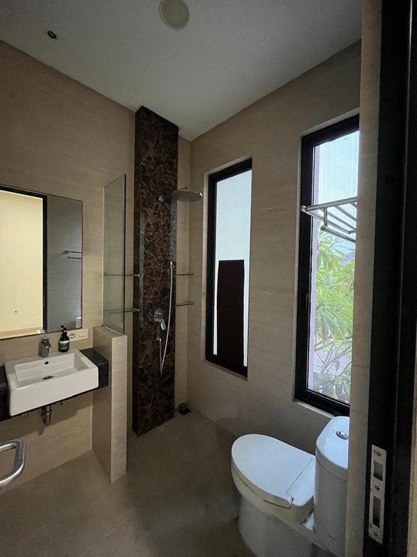 Jual Rumah 4 Lantai North Emerald Mansion Citraland Surabaya Barat