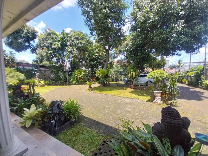 Rumah Lahan Luas Lokasi Premium di Pejaten Barat Harga NJOP